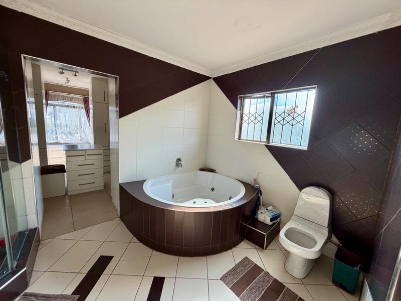 To Let 4 Bedroom Property for Rent in Somerset Park KwaZulu-Natal