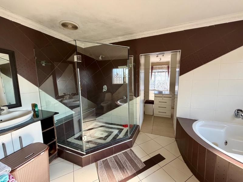 To Let 4 Bedroom Property for Rent in Somerset Park KwaZulu-Natal