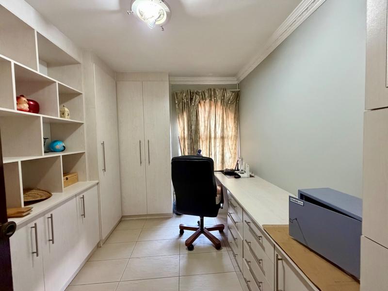 To Let 4 Bedroom Property for Rent in Somerset Park KwaZulu-Natal