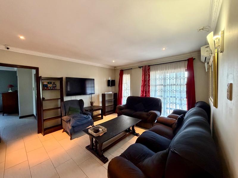 To Let 4 Bedroom Property for Rent in Somerset Park KwaZulu-Natal