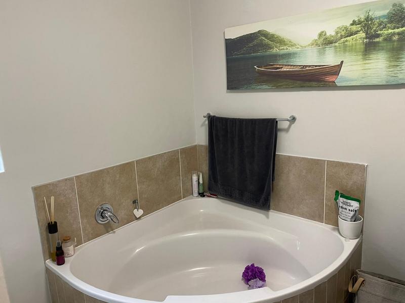 3 Bedroom Property for Sale in Tinley Manor KwaZulu-Natal