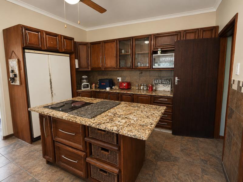 5 Bedroom Property for Sale in Glenmore Beach KwaZulu-Natal