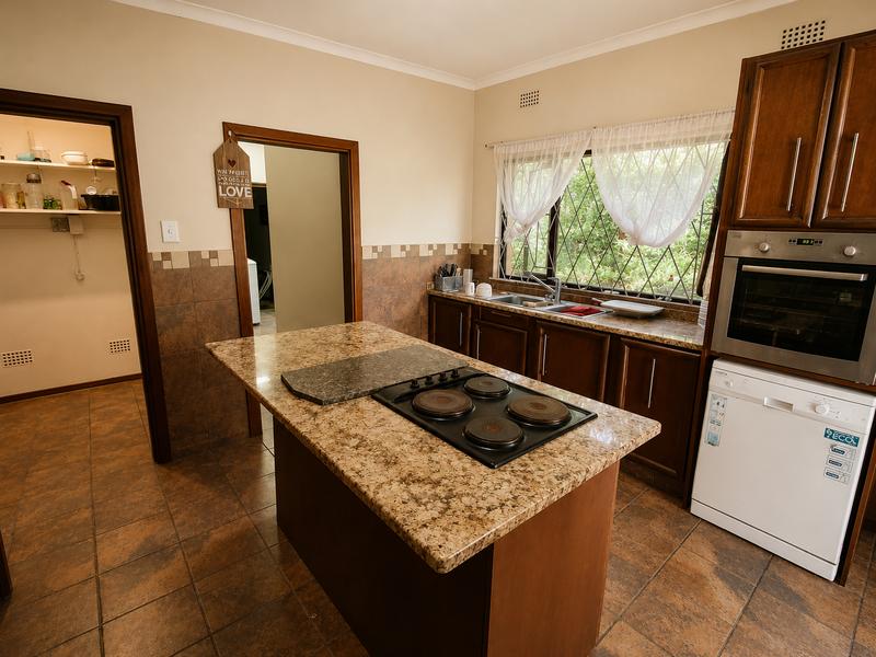 5 Bedroom Property for Sale in Glenmore Beach KwaZulu-Natal