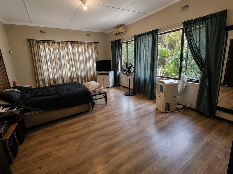 5 Bedroom Property for Sale in Glenmore Beach KwaZulu-Natal