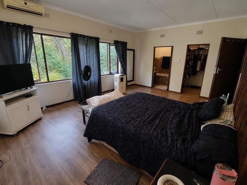 5 Bedroom Property for Sale in Glenmore Beach KwaZulu-Natal
