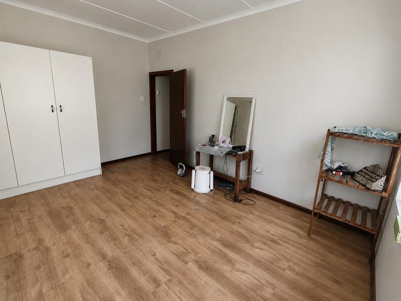 5 Bedroom Property for Sale in Glenmore Beach KwaZulu-Natal