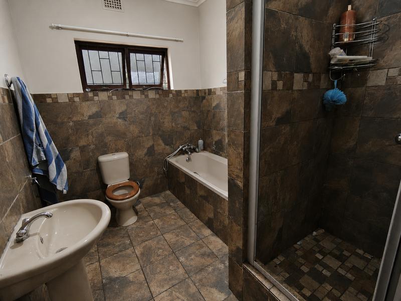 5 Bedroom Property for Sale in Glenmore Beach KwaZulu-Natal