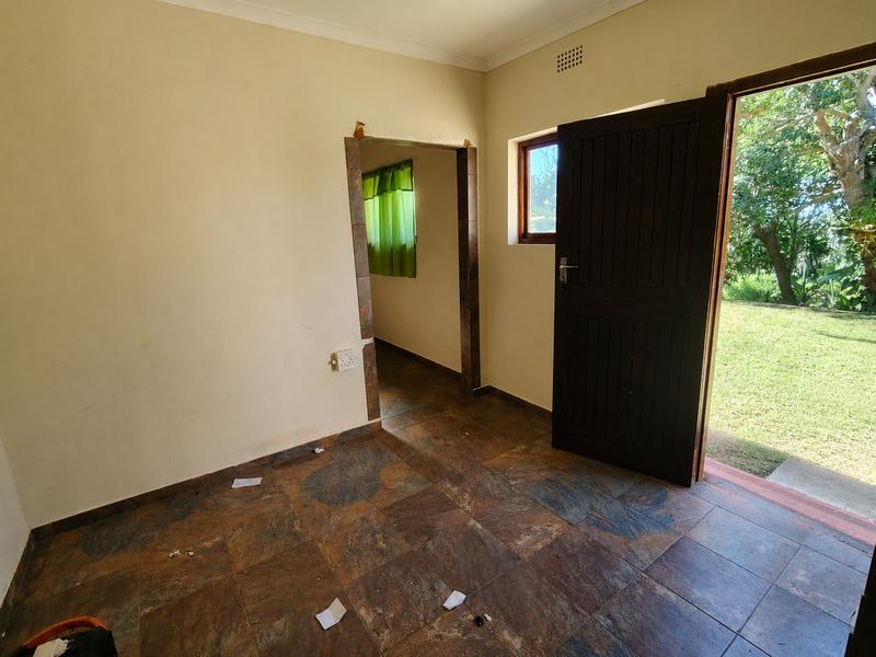 5 Bedroom Property for Sale in Glenmore Beach KwaZulu-Natal