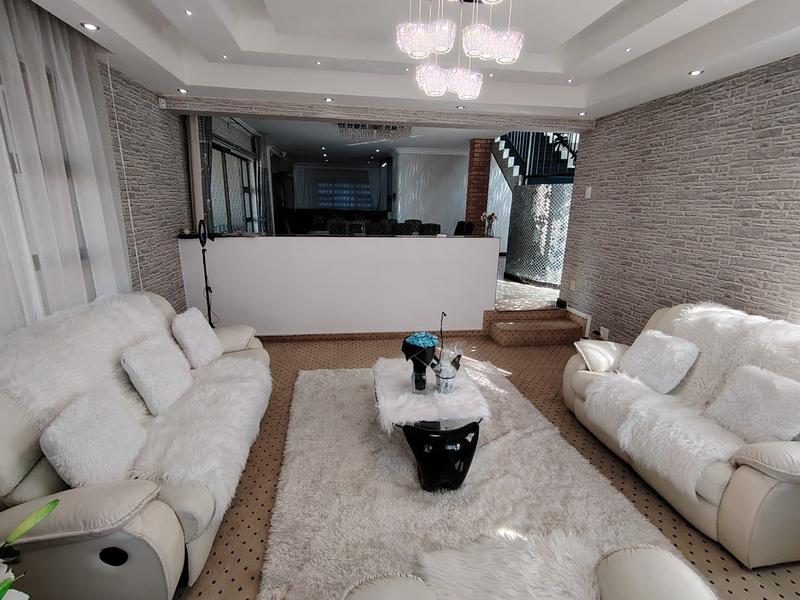 5 Bedroom Property for Sale in Somerset Park KwaZulu-Natal
