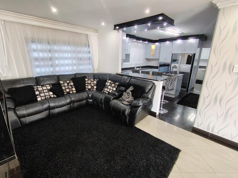 5 Bedroom Property for Sale in Somerset Park KwaZulu-Natal
