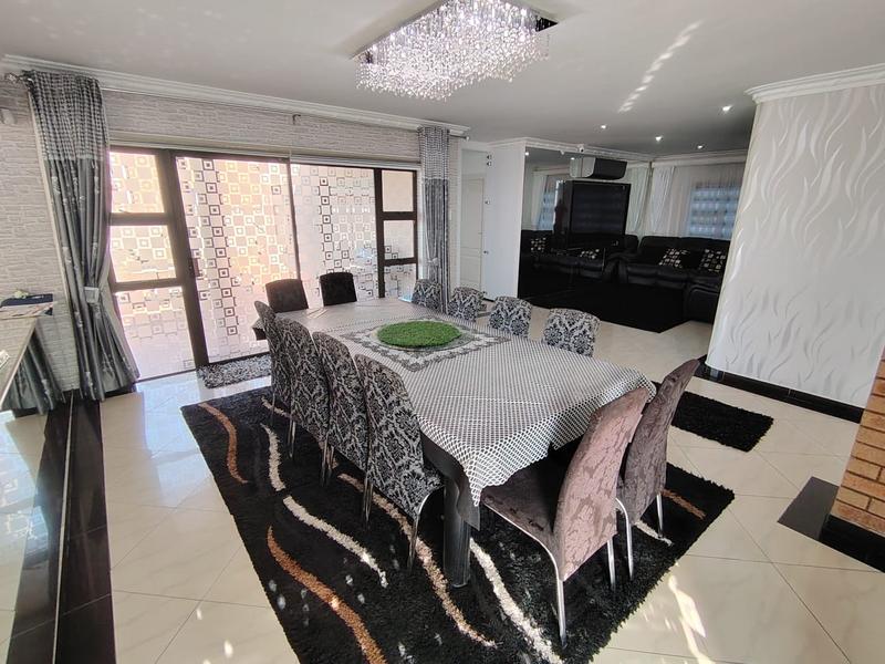 5 Bedroom Property for Sale in Somerset Park KwaZulu-Natal