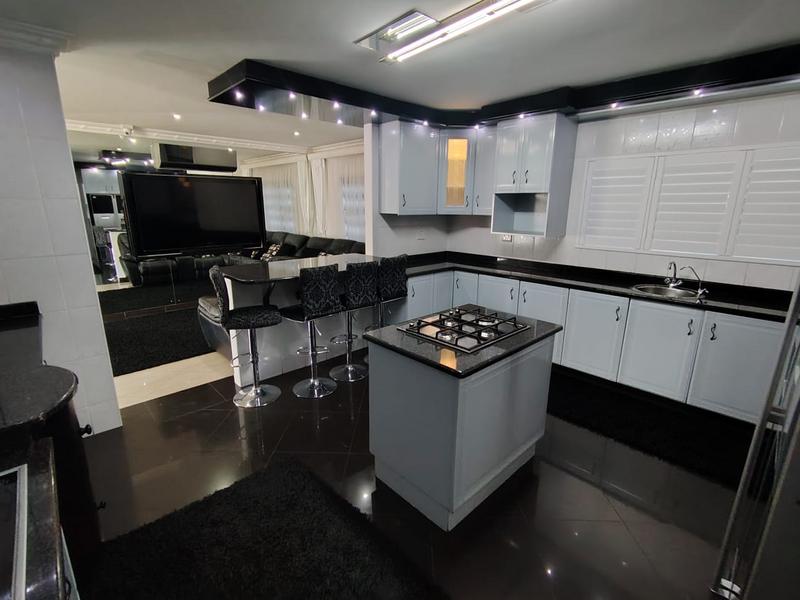 5 Bedroom Property for Sale in Somerset Park KwaZulu-Natal