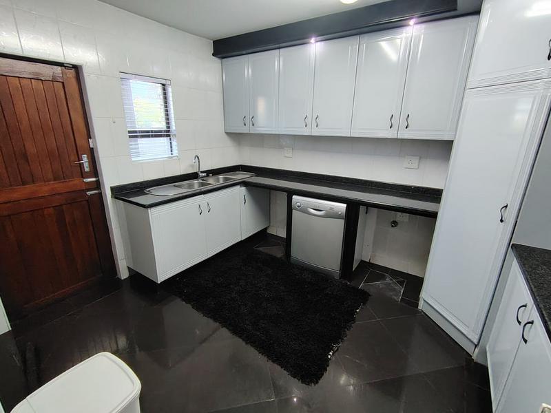 5 Bedroom Property for Sale in Somerset Park KwaZulu-Natal