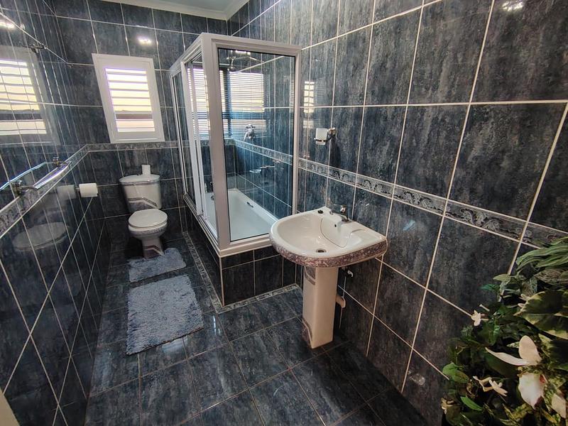 5 Bedroom Property for Sale in Somerset Park KwaZulu-Natal