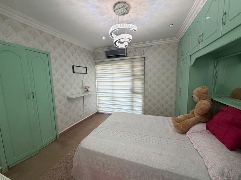 5 Bedroom Property for Sale in Somerset Park KwaZulu-Natal