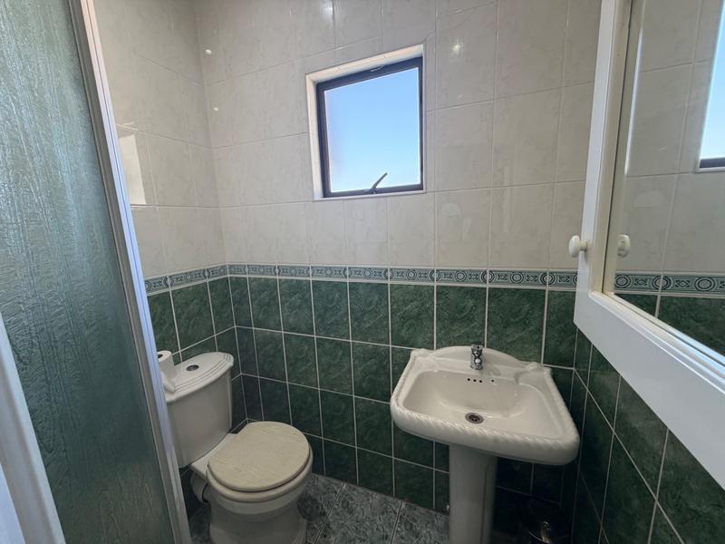 5 Bedroom Property for Sale in Somerset Park KwaZulu-Natal
