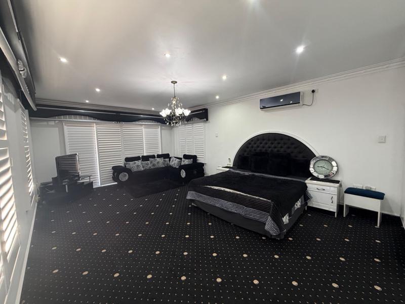 5 Bedroom Property for Sale in Somerset Park KwaZulu-Natal