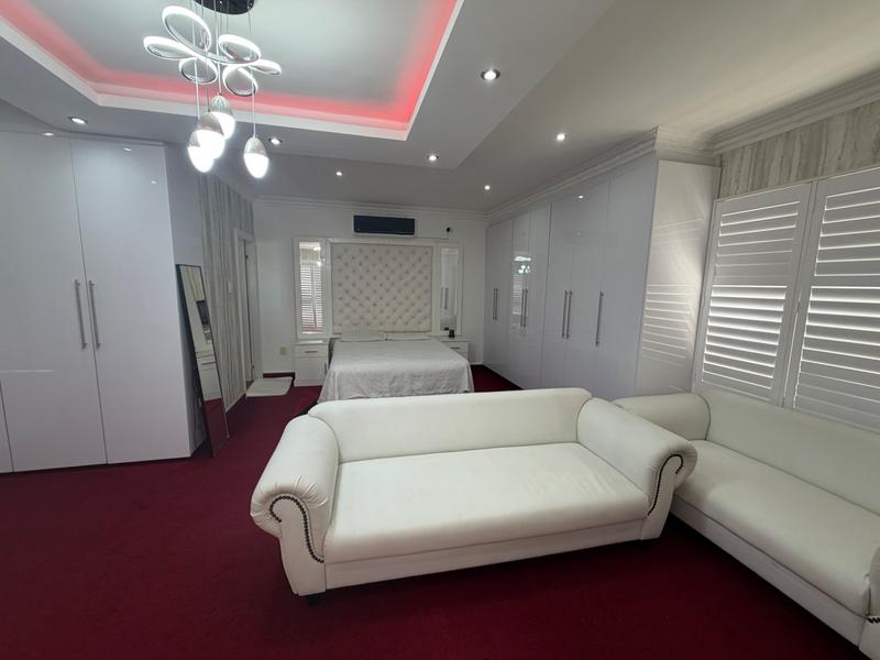 5 Bedroom Property for Sale in Somerset Park KwaZulu-Natal