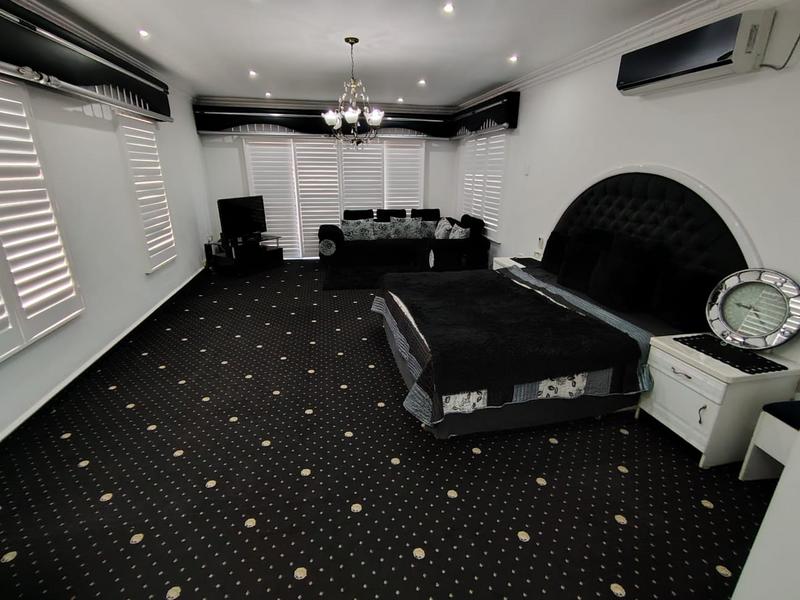 5 Bedroom Property for Sale in Somerset Park KwaZulu-Natal