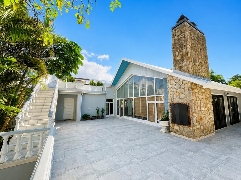 5 Bedroom Property for Sale in Shelly Beach KwaZulu-Natal