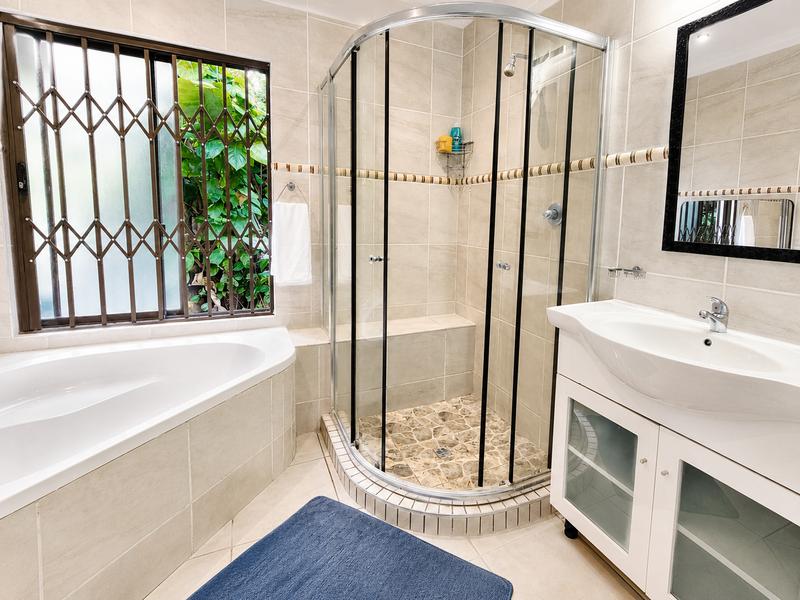5 Bedroom Property for Sale in Shelly Beach KwaZulu-Natal