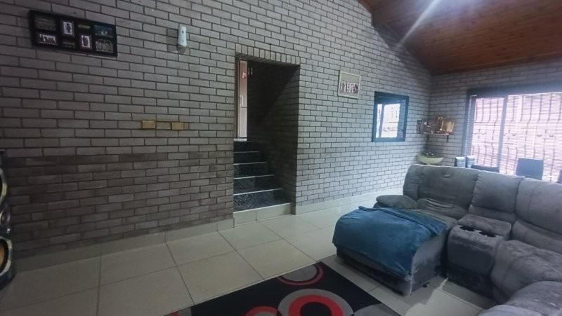 4 Bedroom Property for Sale in Kharwastan KwaZulu-Natal