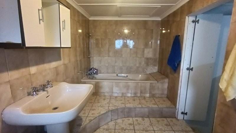 4 Bedroom Property for Sale in Kharwastan KwaZulu-Natal