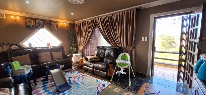 5 Bedroom Property for Sale in Umzinto KwaZulu-Natal
