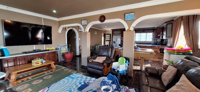 5 Bedroom Property for Sale in Umzinto KwaZulu-Natal