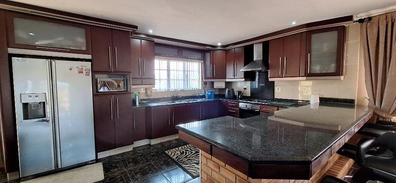 5 Bedroom Property for Sale in Umzinto KwaZulu-Natal