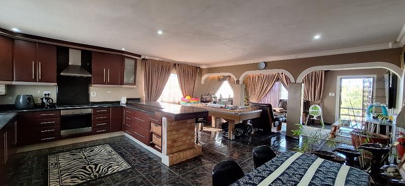 5 Bedroom Property for Sale in Umzinto KwaZulu-Natal