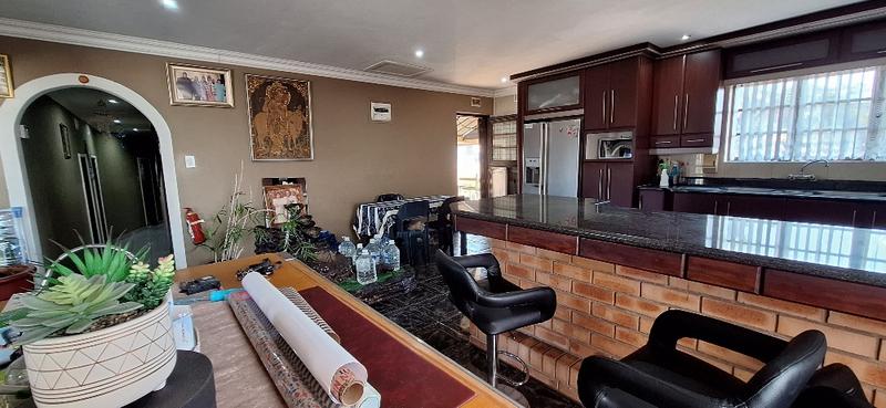 5 Bedroom Property for Sale in Umzinto KwaZulu-Natal