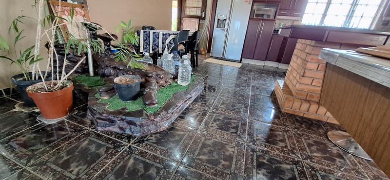 5 Bedroom Property for Sale in Umzinto KwaZulu-Natal