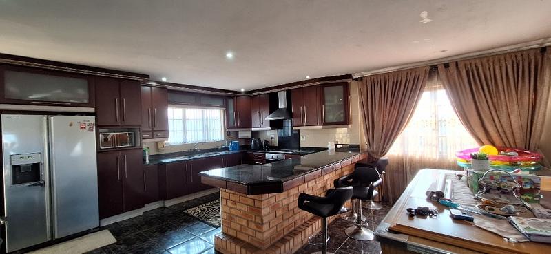 5 Bedroom Property for Sale in Umzinto KwaZulu-Natal