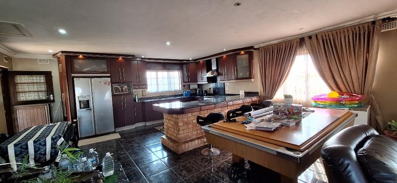 5 Bedroom Property for Sale in Umzinto KwaZulu-Natal