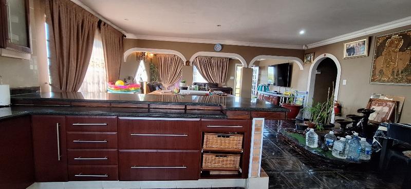 5 Bedroom Property for Sale in Umzinto KwaZulu-Natal