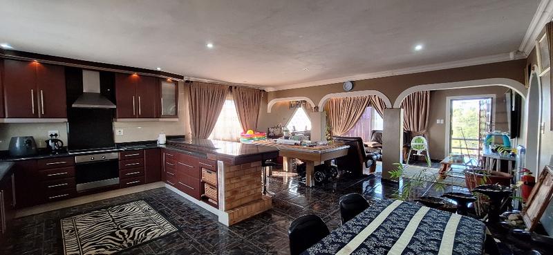 5 Bedroom Property for Sale in Umzinto KwaZulu-Natal