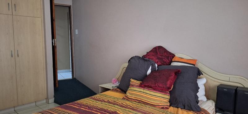 5 Bedroom Property for Sale in Umzinto KwaZulu-Natal
