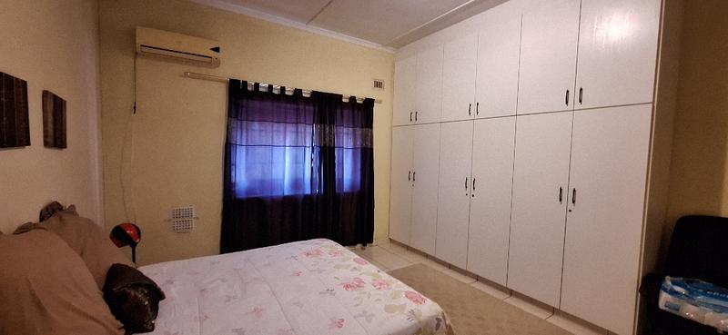 5 Bedroom Property for Sale in Umzinto KwaZulu-Natal