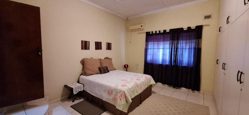 5 Bedroom Property for Sale in Umzinto KwaZulu-Natal