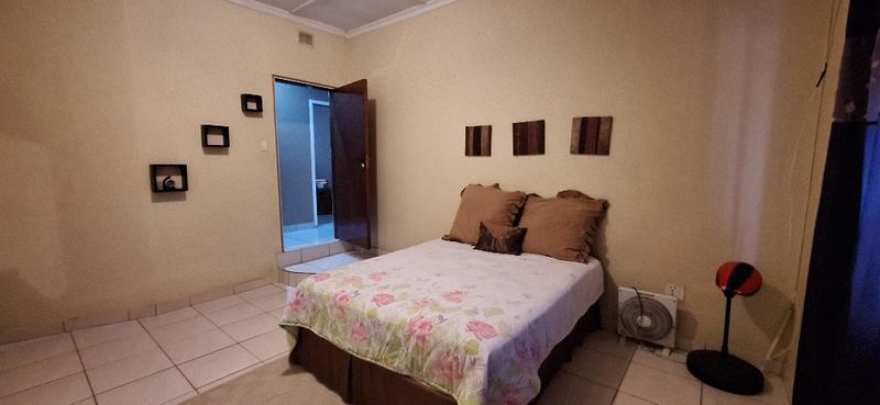 5 Bedroom Property for Sale in Umzinto KwaZulu-Natal