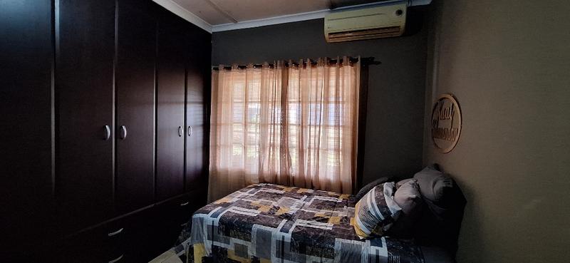 5 Bedroom Property for Sale in Umzinto KwaZulu-Natal