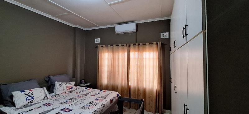 5 Bedroom Property for Sale in Umzinto KwaZulu-Natal