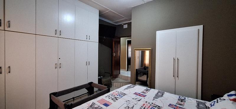 5 Bedroom Property for Sale in Umzinto KwaZulu-Natal