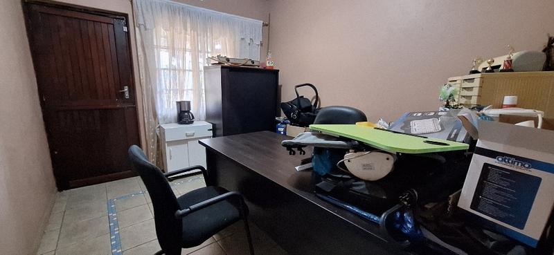 5 Bedroom Property for Sale in Umzinto KwaZulu-Natal