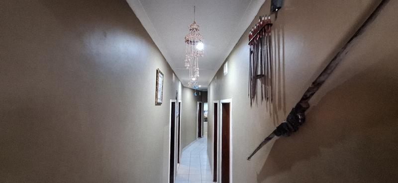 5 Bedroom Property for Sale in Umzinto KwaZulu-Natal