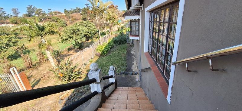 5 Bedroom Property for Sale in Umzinto KwaZulu-Natal