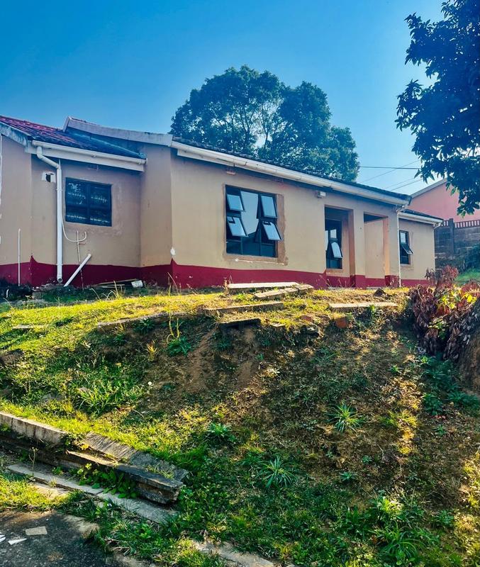 5 Bedroom Property for Sale in Umlazi KwaZulu-Natal