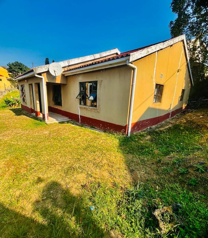 5 Bedroom Property for Sale in Umlazi KwaZulu-Natal