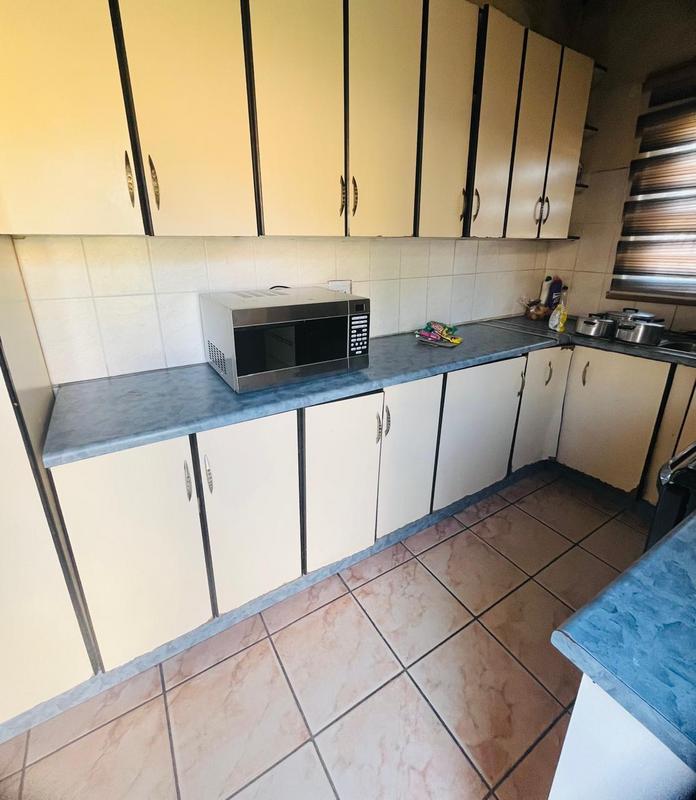 5 Bedroom Property for Sale in Umlazi KwaZulu-Natal